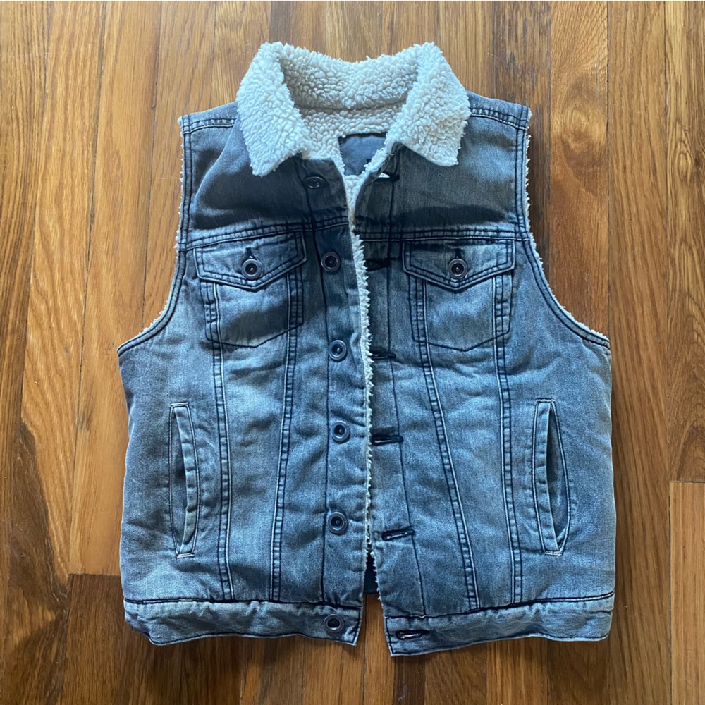 Hurly Sherpa lined women’s grey denim vest size S.